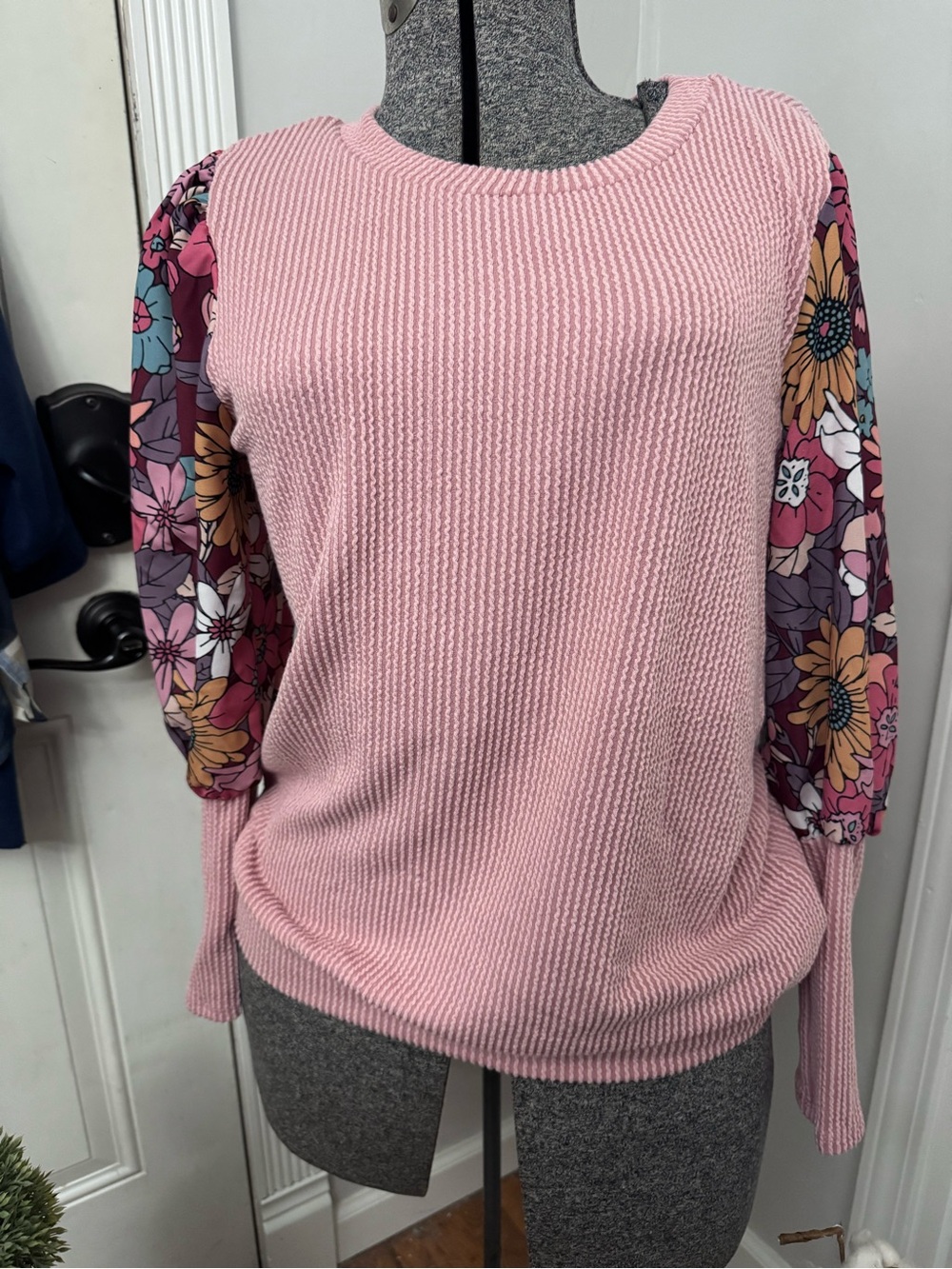 Women’s Lovely Melody Dusty Pink Ribbed Knit Top with Floral Balloon Sleeve MD